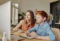 Conseils pour transformer les devoirs en moments de confiance.